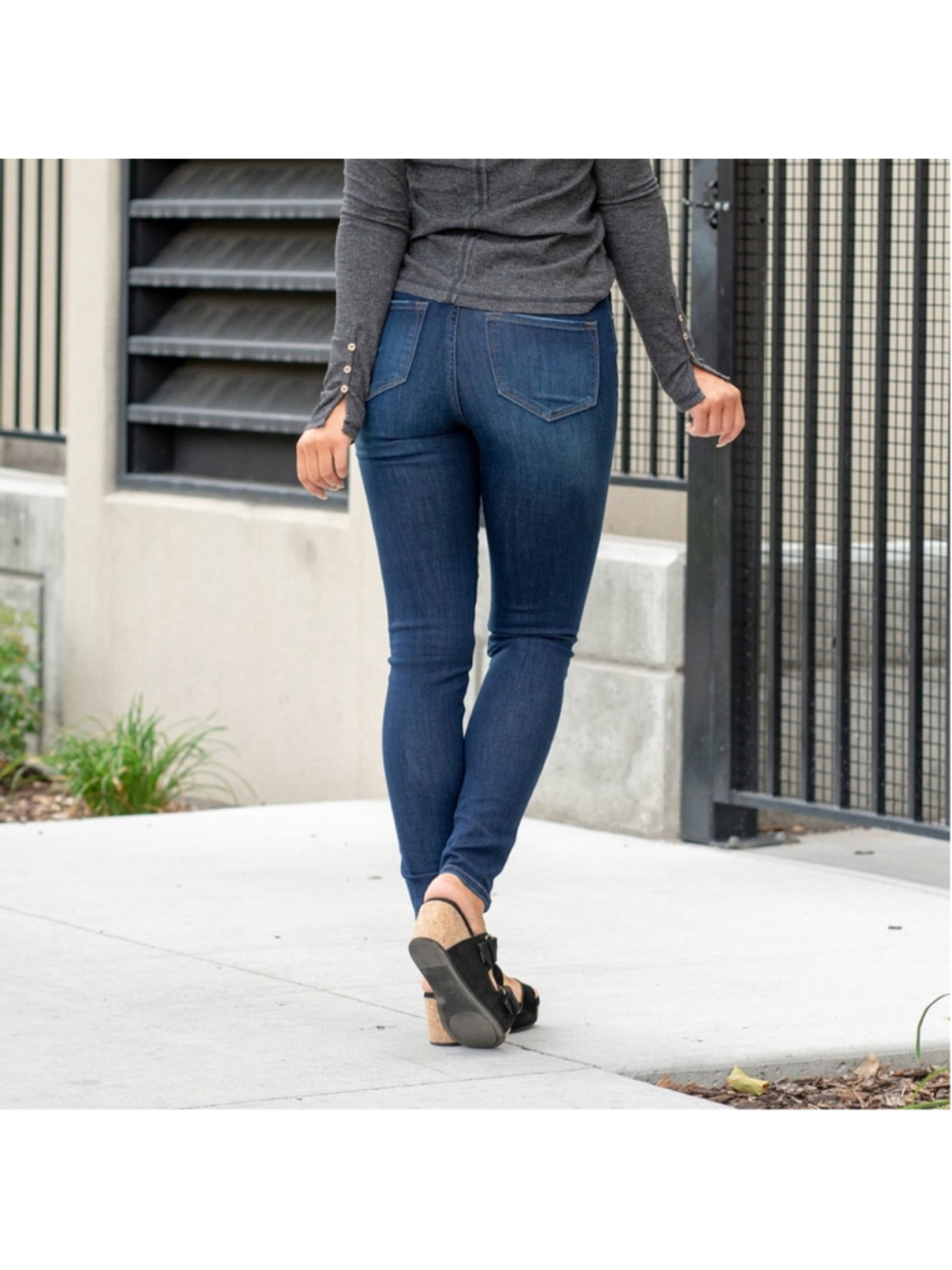 #339 KanCan Lexington High Rise Skinny Jeans Sz 5/26 Dark Wash EUC - Picture 2 of 12